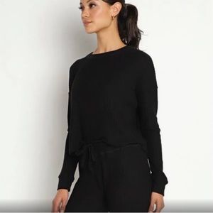Beyond yoga cropped long sleeve black thermal top - size medium